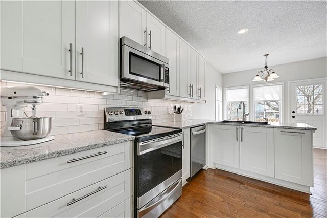 15459 S Sturgeon Drive, Olathe, KS 66062