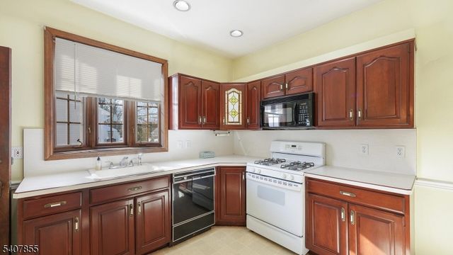 88 Portland Ave, Fanwood Boro, NJ 07023