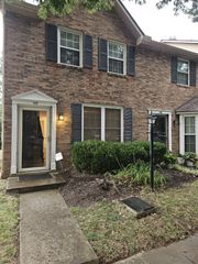 117 McMurray Cir, Nashville, TN 37211