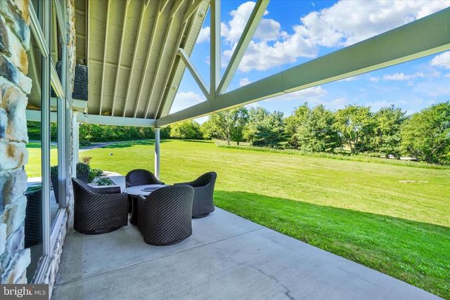 1685 BAHNS MILL RD, Windsor, PA 17366