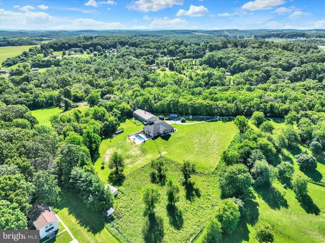 1685 BAHNS MILL RD, Windsor, PA 17366