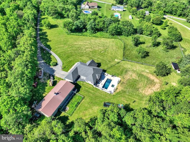 1685 BAHNS MILL RD, Windsor, PA 17366