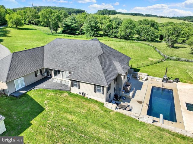 1685 BAHNS MILL RD, Windsor, PA 17366