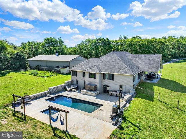 1685 BAHNS MILL RD, Windsor, PA 17366