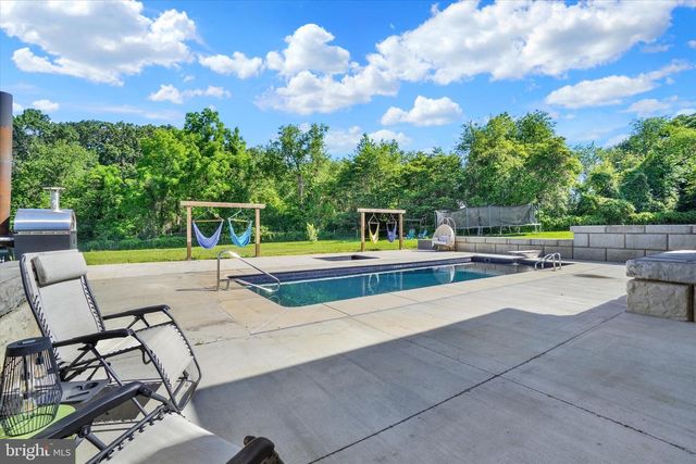 1685 BAHNS MILL RD, Windsor, PA 17366