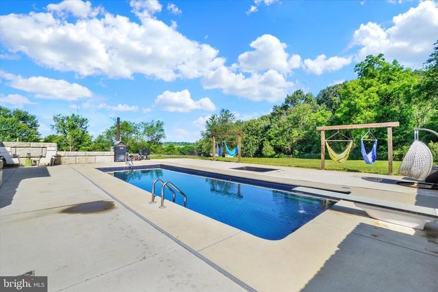 1685 BAHNS MILL RD, Windsor, PA 17366