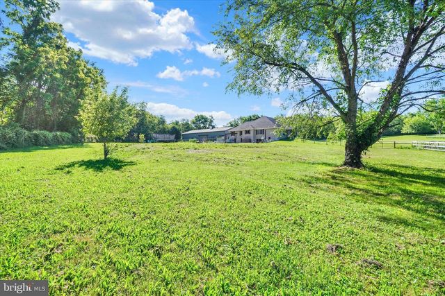 1685 BAHNS MILL RD, Windsor, PA 17366