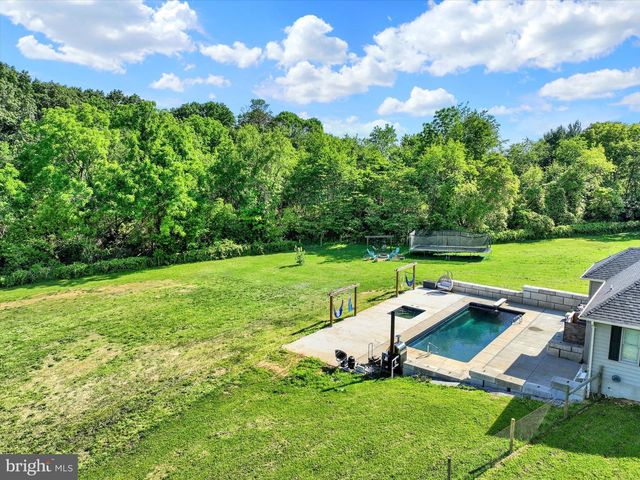 1685 BAHNS MILL RD, Windsor, PA 17366