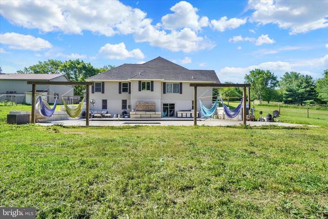 1685 BAHNS MILL RD, Windsor, PA 17366