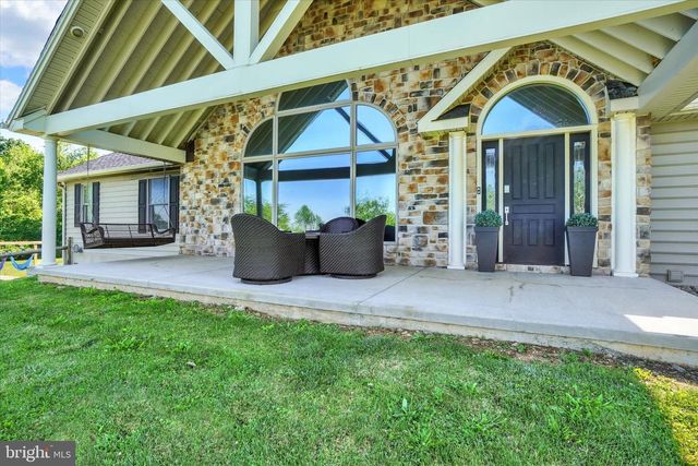 1685 BAHNS MILL RD, Windsor, PA 17366