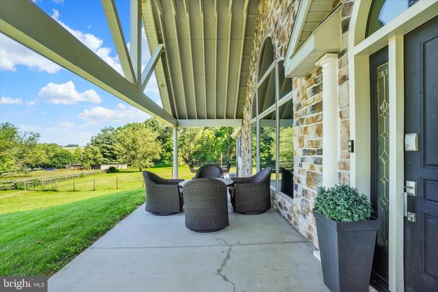 1685 BAHNS MILL RD, Windsor, PA 17366