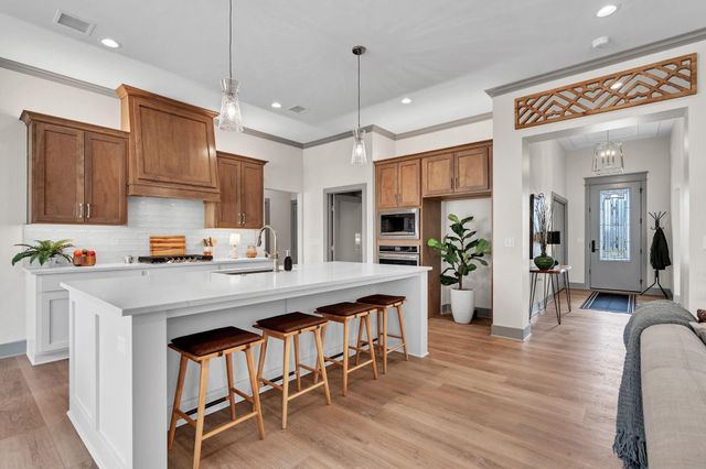 850 N Thornton Ct, Wichita, KS 67235