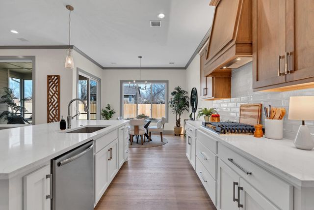 850 N Thornton Ct, Wichita, KS 67235