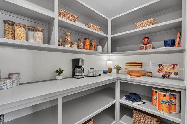 850 N Thornton Ct, Wichita, KS 67235