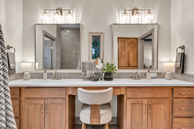 850 N Thornton Ct, Wichita, KS 67235