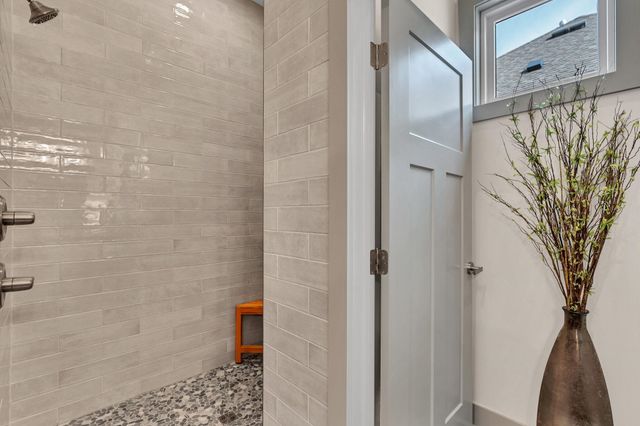 850 N Thornton Ct, Wichita, KS 67235