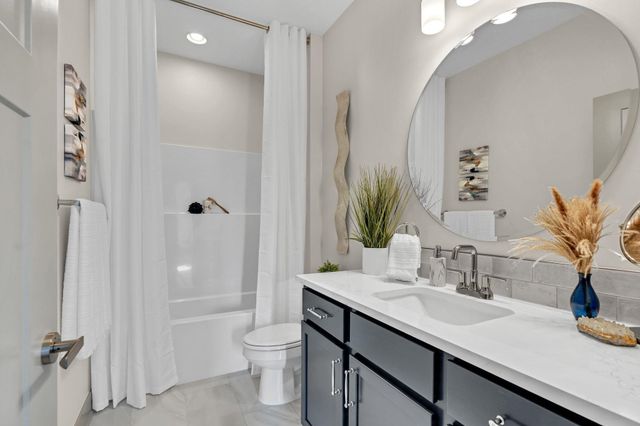 850 N Thornton Ct, Wichita, KS 67235