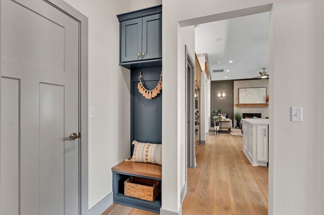 850 N Thornton Ct, Wichita, KS 67235