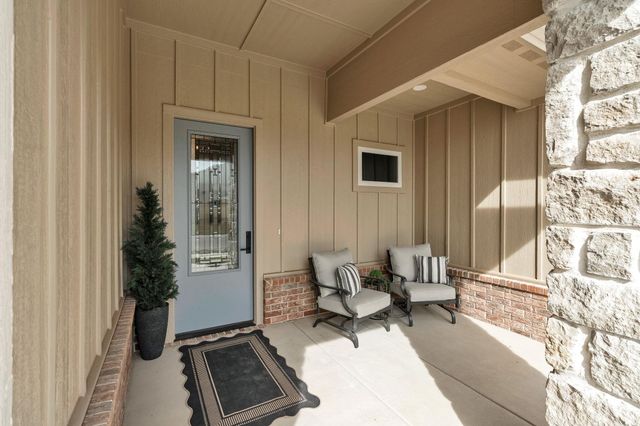 850 N Thornton Ct, Wichita, KS 67235