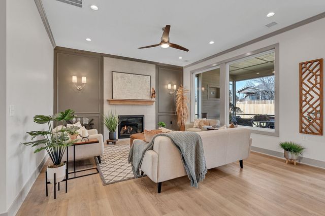 850 N Thornton Ct, Wichita, KS 67235