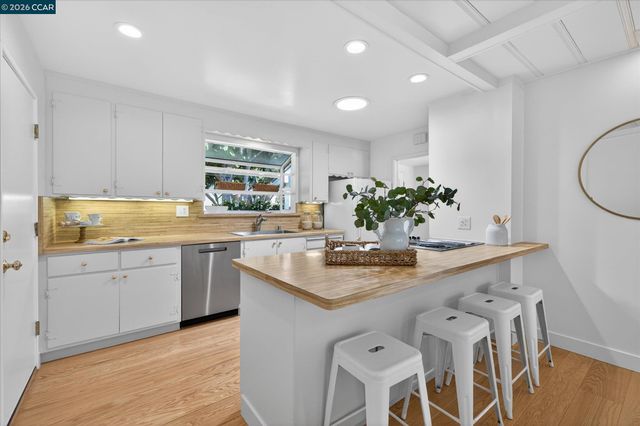 102 Fiesta Cir, Orinda, CA 94563