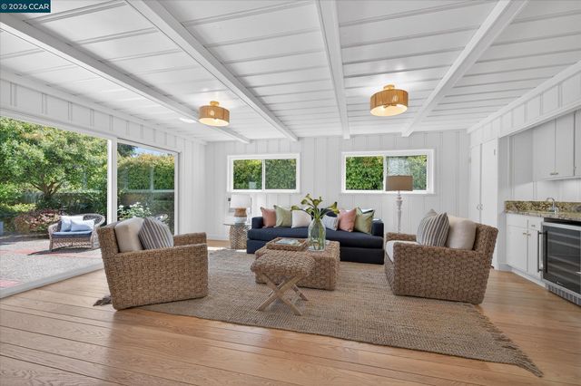 102 Fiesta Cir, Orinda, CA 94563