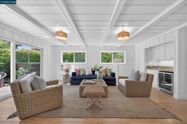 102 Fiesta Cir, Orinda, CA 94563