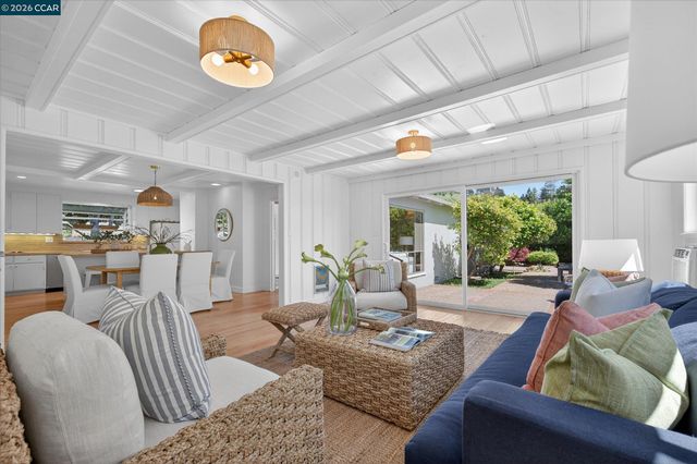 102 Fiesta Cir, Orinda, CA 94563