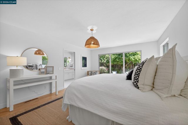 102 Fiesta Cir, Orinda, CA 94563