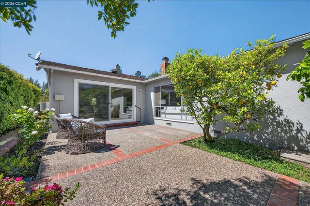 102 Fiesta Cir, Orinda, CA 94563