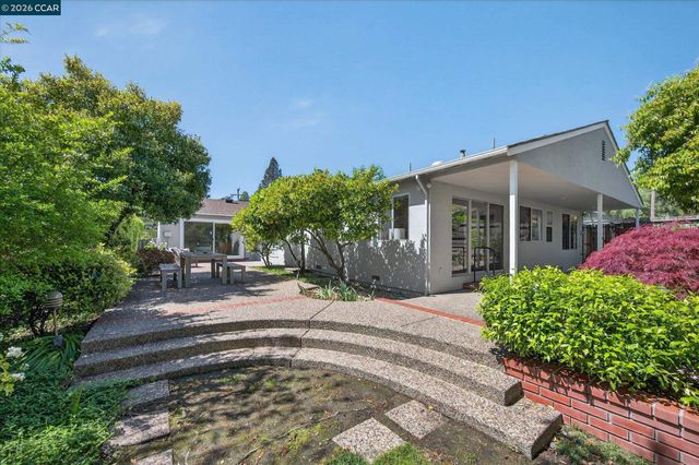 102 Fiesta Cir, Orinda, CA 94563