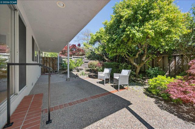 102 Fiesta Cir, Orinda, CA 94563