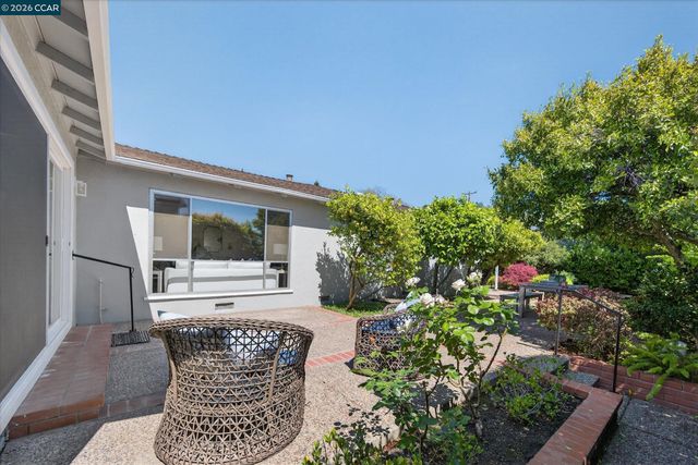 102 Fiesta Cir, Orinda, CA 94563