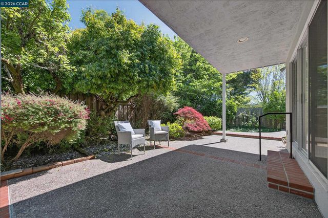 102 Fiesta Cir, Orinda, CA 94563