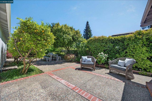 102 Fiesta Cir, Orinda, CA 94563