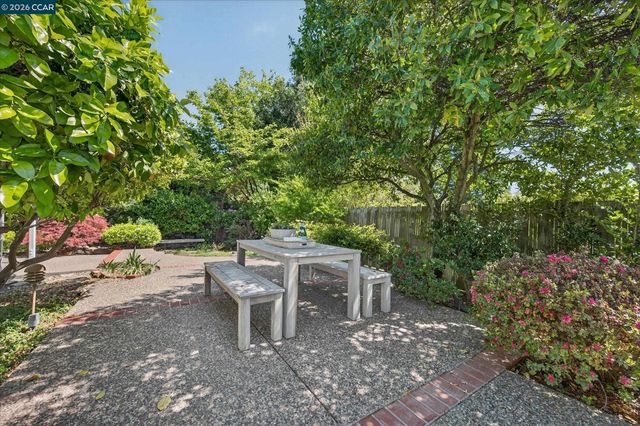 102 Fiesta Cir, Orinda, CA 94563