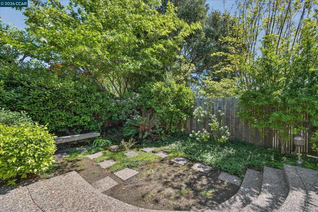 102 Fiesta Cir, Orinda, CA 94563