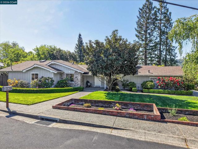 102 Fiesta Cir, Orinda, CA 94563