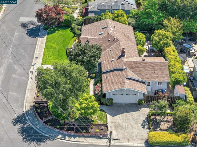 102 Fiesta Cir, Orinda, CA 94563