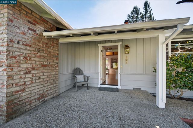 102 Fiesta Cir, Orinda, CA 94563