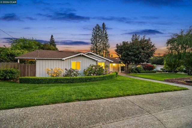 102 Fiesta Cir, Orinda, CA 94563