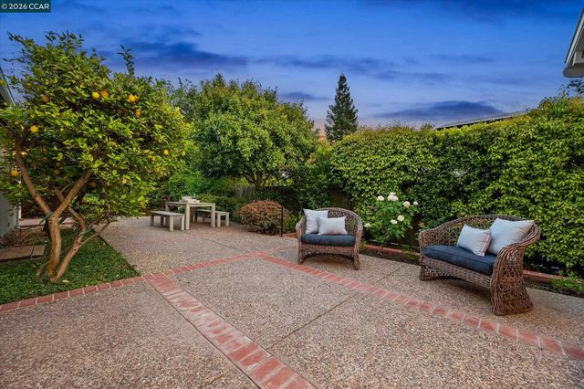 102 Fiesta Cir, Orinda, CA 94563