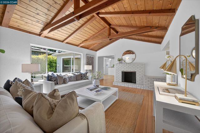 102 Fiesta Cir, Orinda, CA 94563