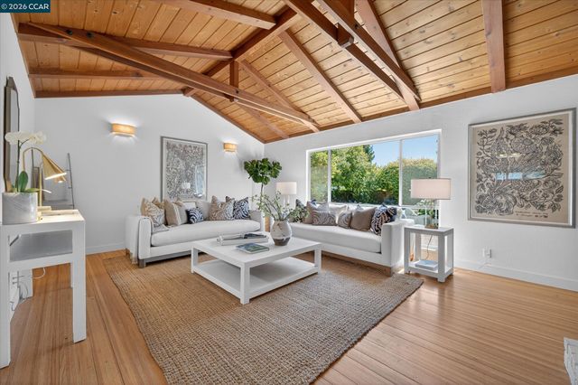 102 Fiesta Cir, Orinda, CA 94563