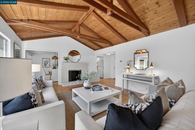 102 Fiesta Cir, Orinda, CA 94563