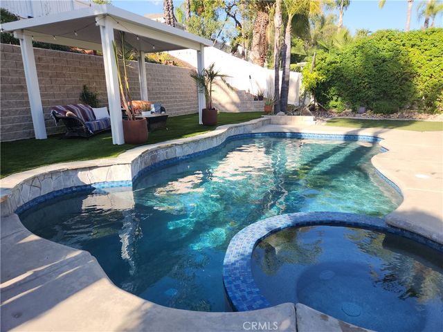 39855 Tinderbox Way, Murrieta, CA 92562