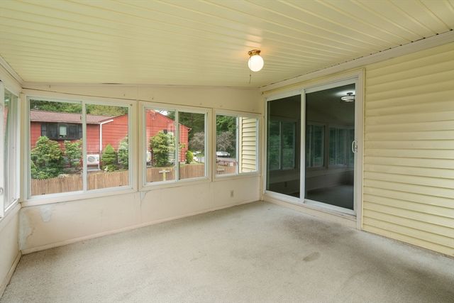 35 Nancy Dr, Webster, MA 01570