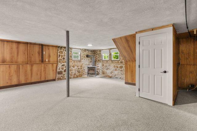 35 Nancy Dr, Webster, MA 01570