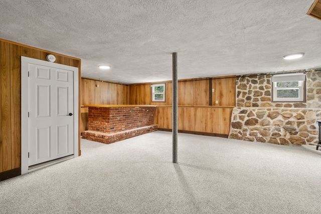 35 Nancy Dr, Webster, MA 01570