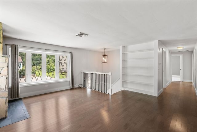 35 Nancy Dr, Webster, MA 01570
